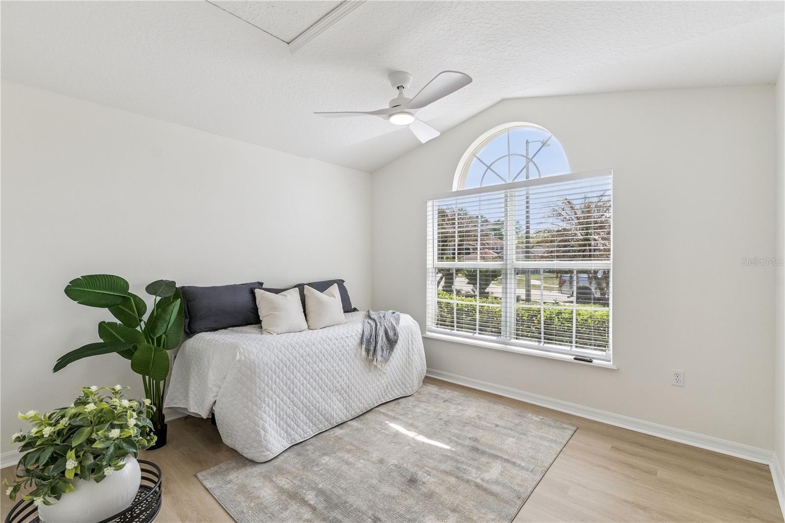 Image 18 of 38 For 16921 Corner Bay Court