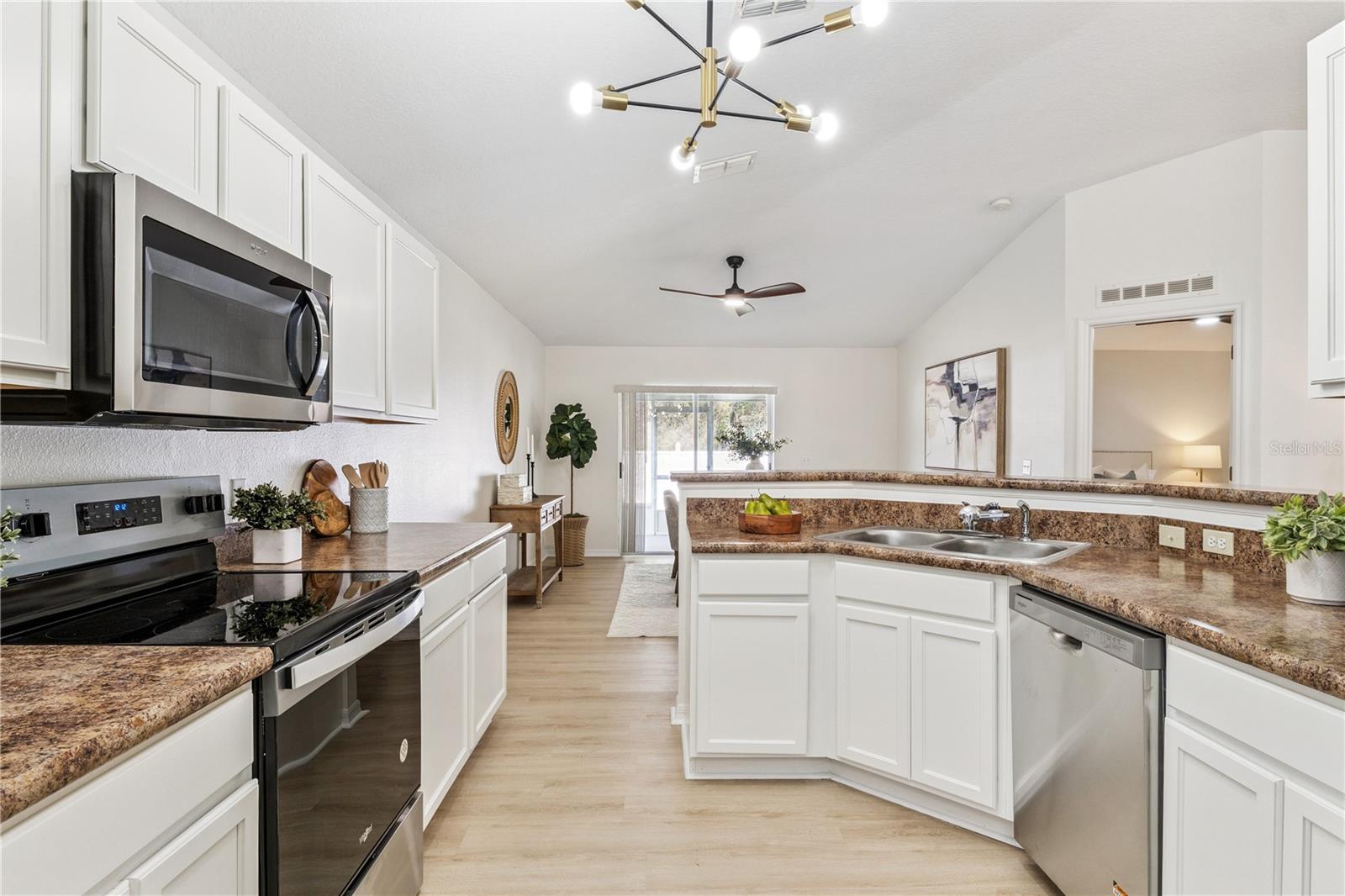 Image 26 of 38 For 16921 Corner Bay Court