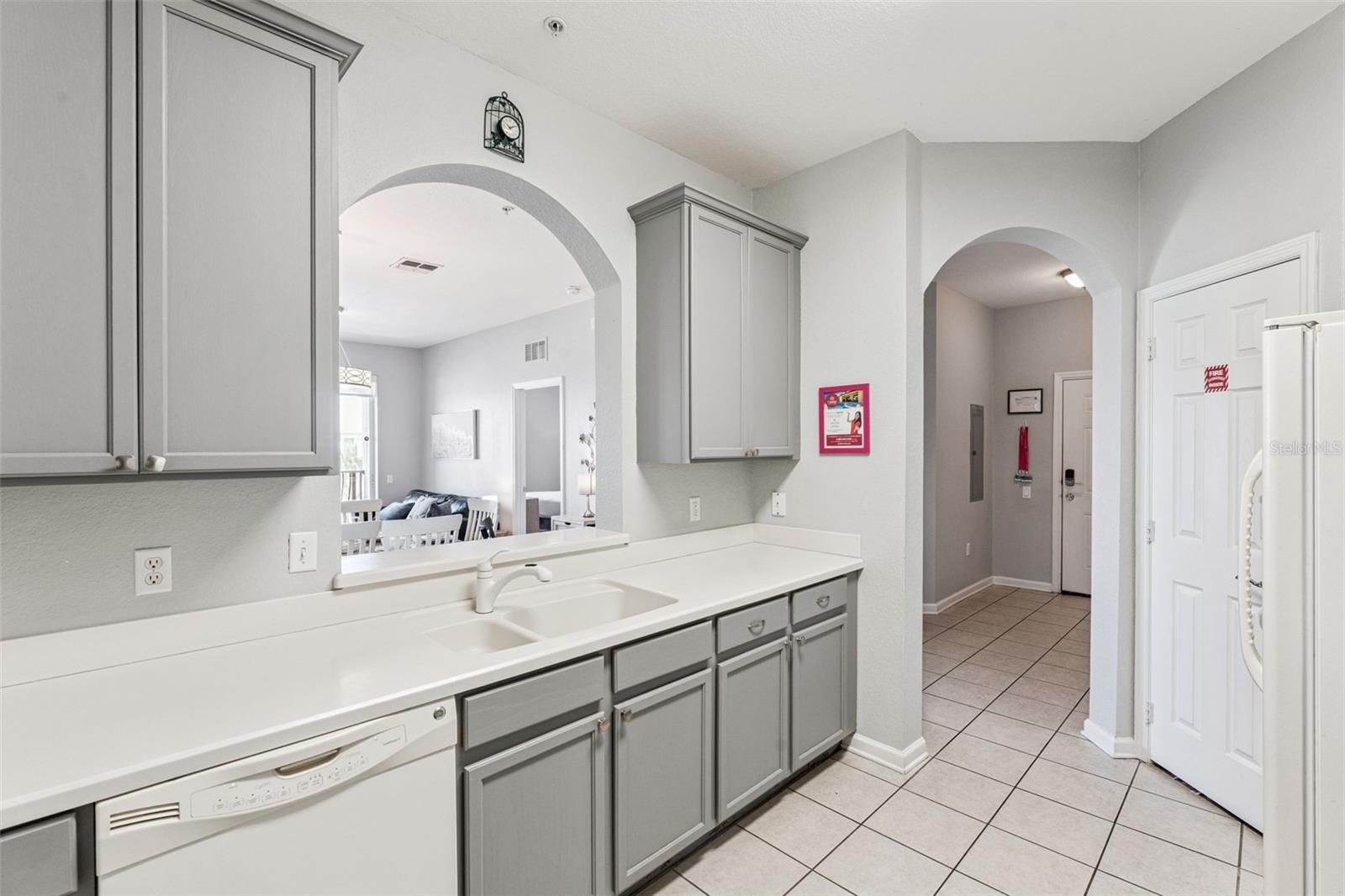 Image 10 of 61 For 4862 Cayview Avenue 403