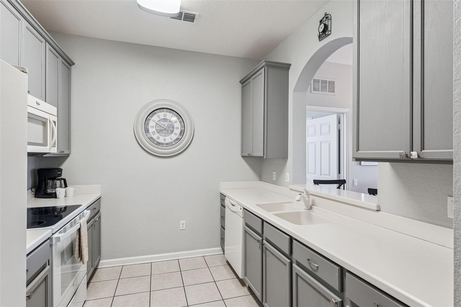Image 11 of 61 For 4862 Cayview Avenue 403