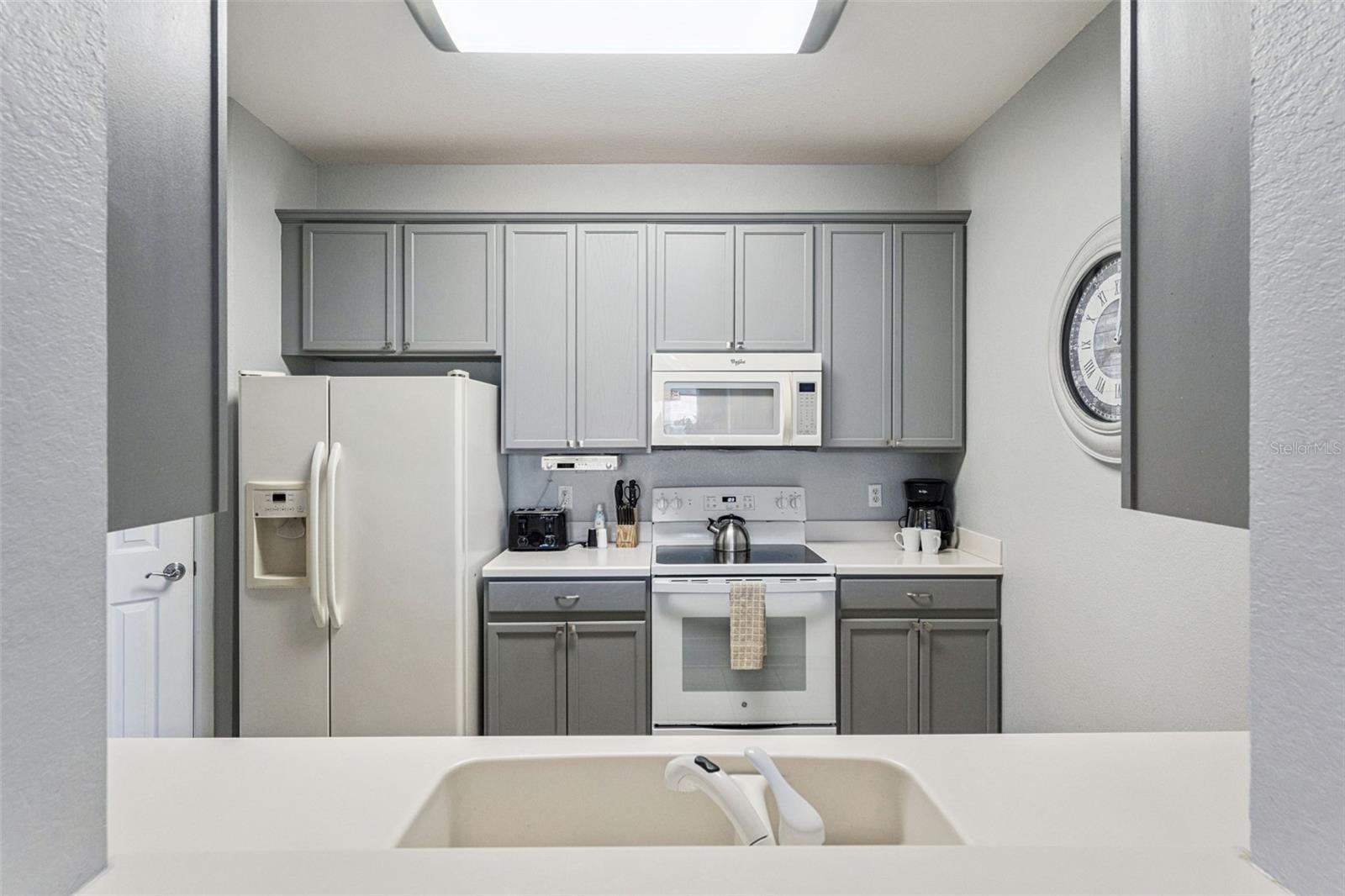 Image 12 of 61 For 4862 Cayview Avenue 403