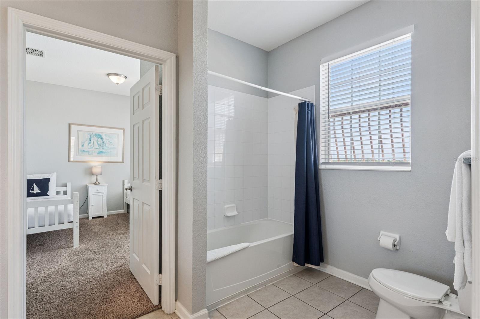 Image 19 of 61 For 4862 Cayview Avenue 403