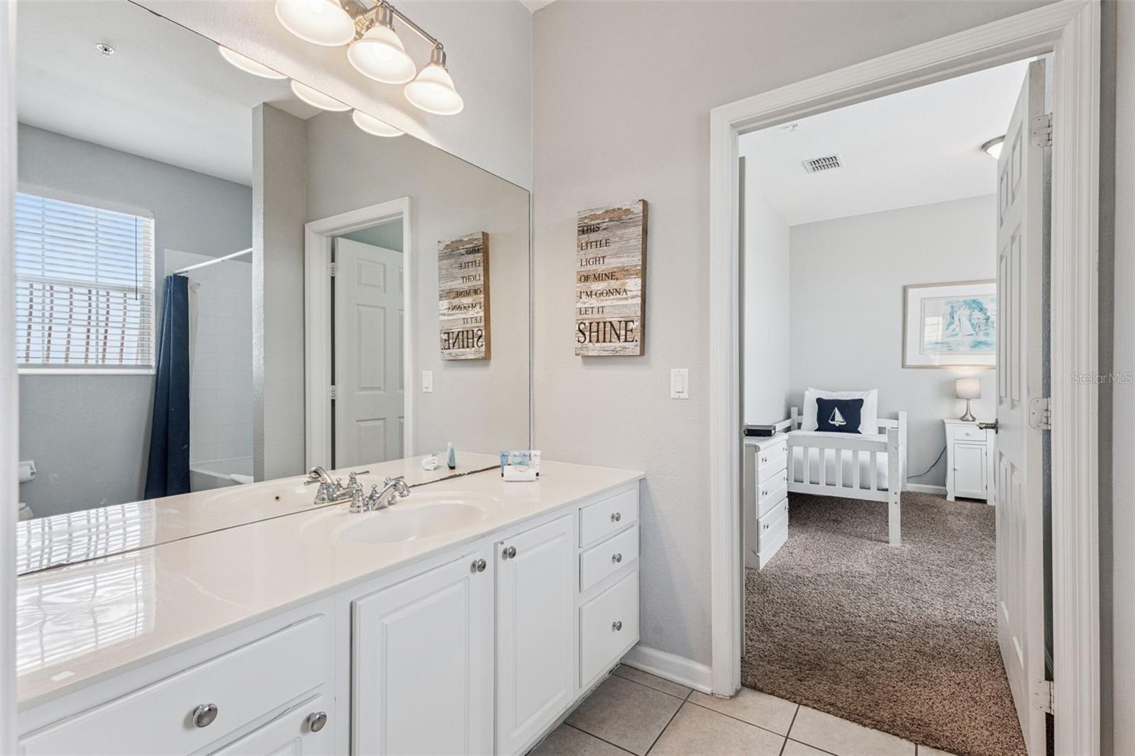 Image 21 of 61 For 4862 Cayview Avenue 403