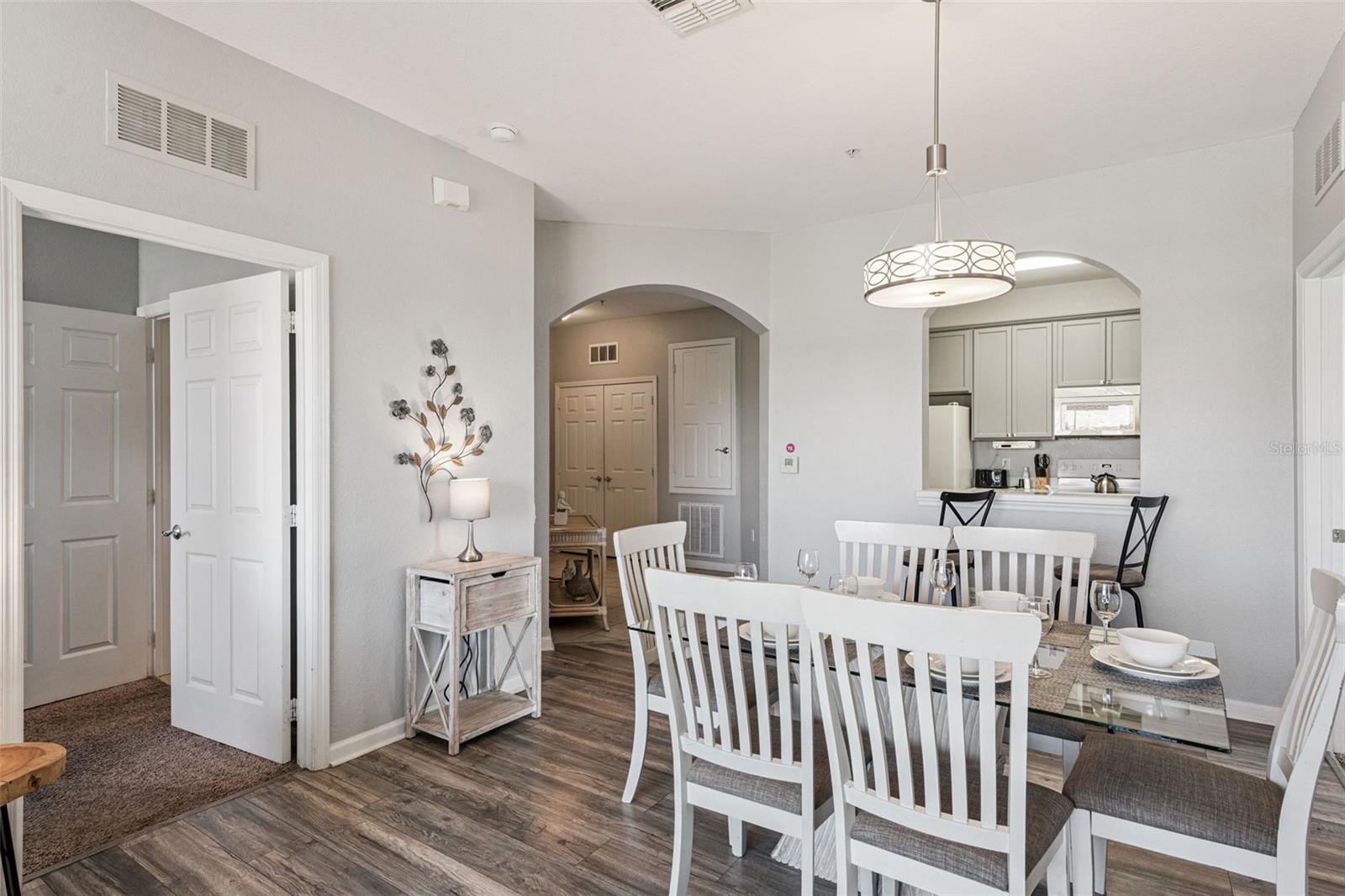 Image 8 of 61 For 4862 Cayview Avenue 403