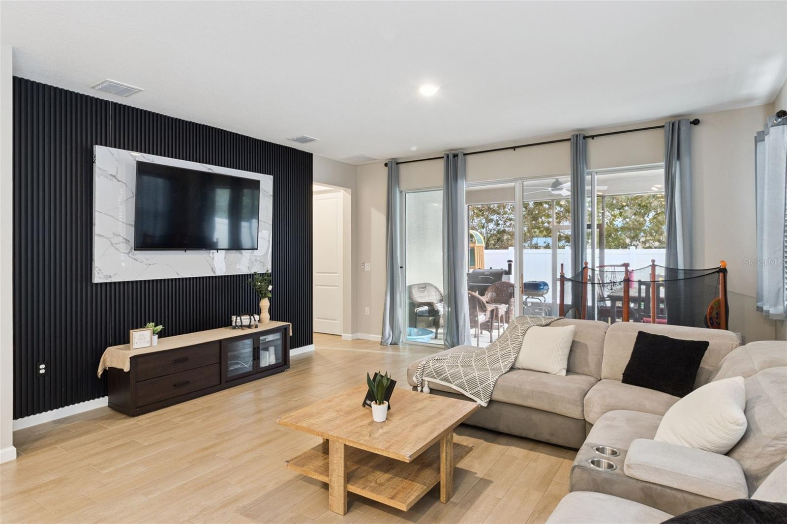 Image 2 of 19 For 2849 Cathy Boulevard