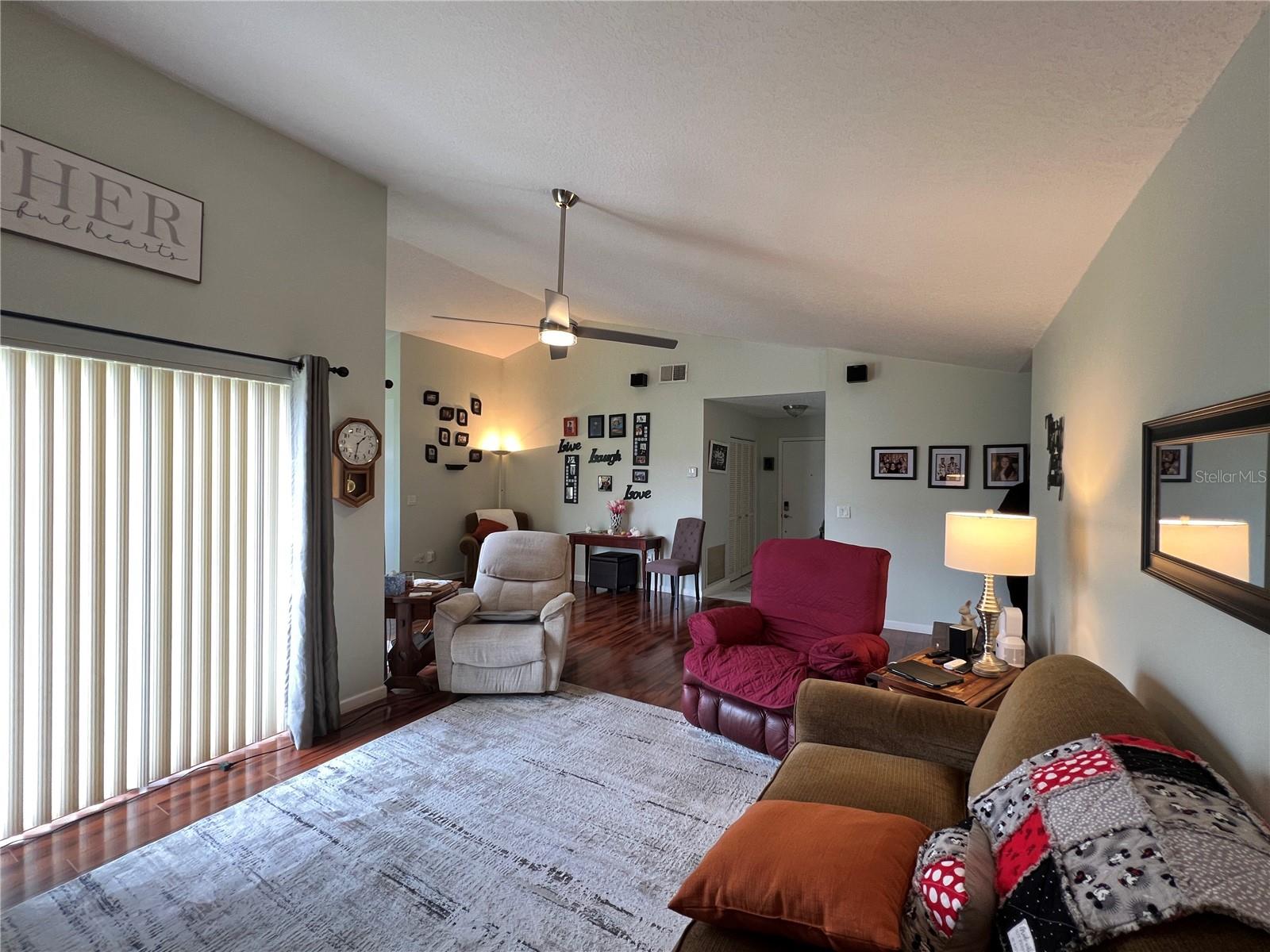 Image 10 of 25 For 465 Boxwood Court