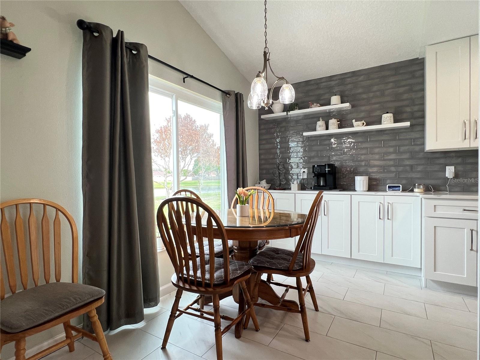 Image 11 of 25 For 465 Boxwood Court