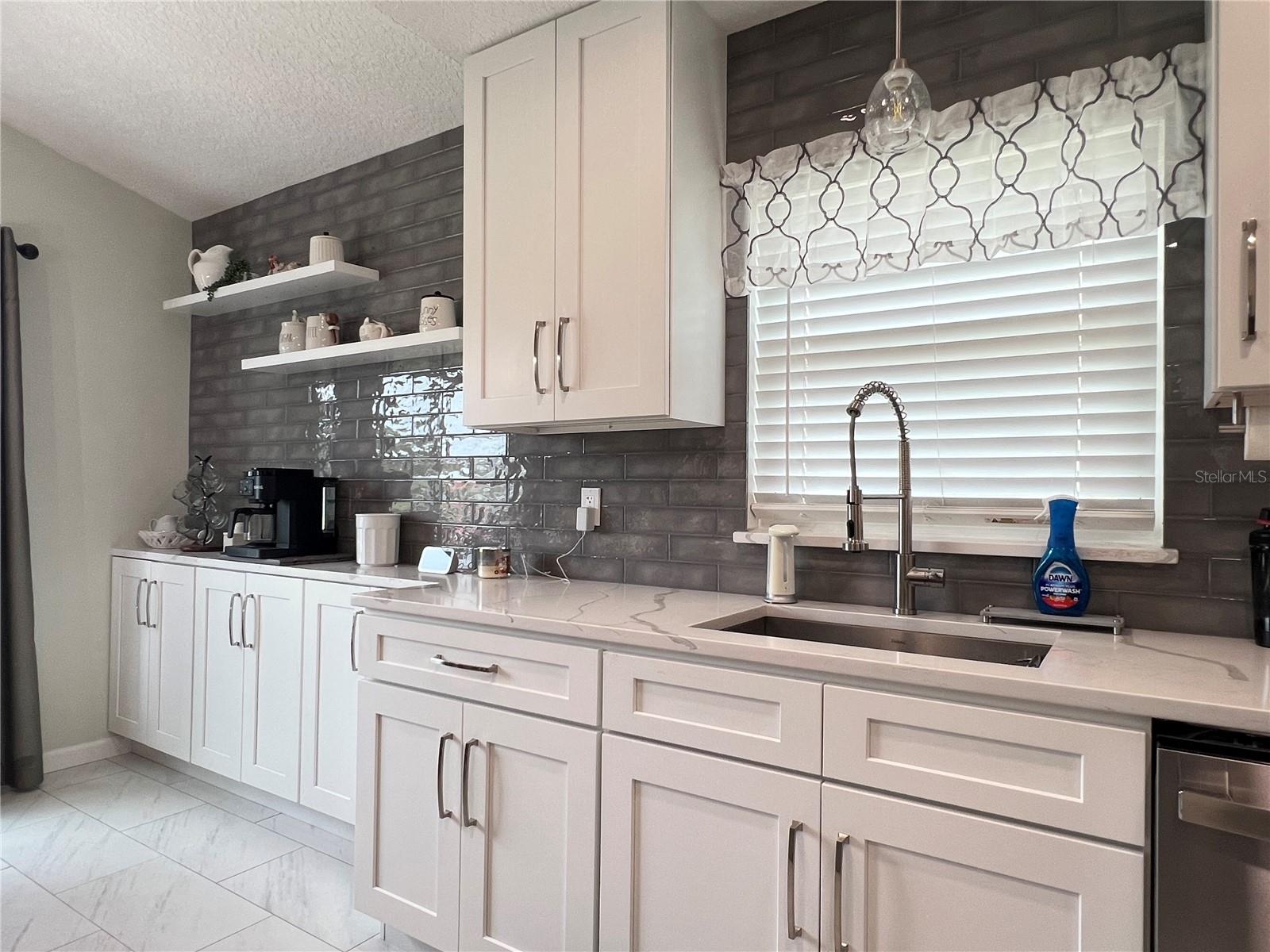 Image 12 of 25 For 465 Boxwood Court