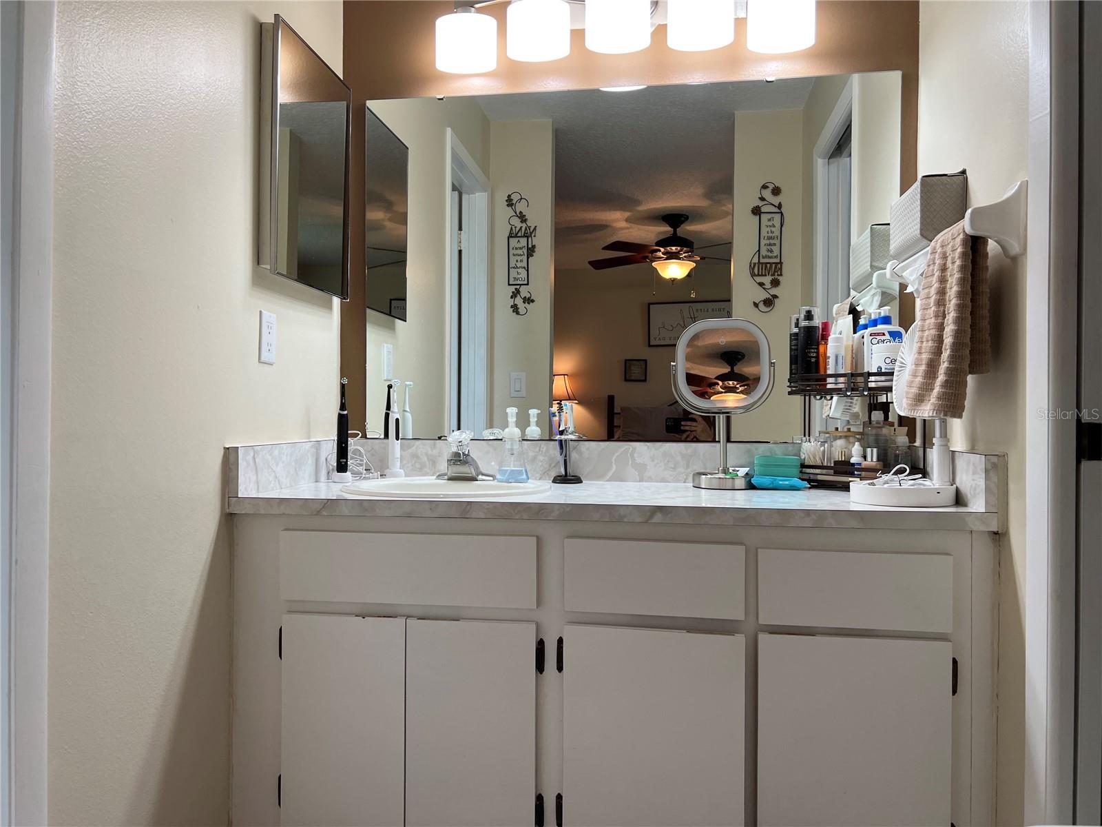 Image 15 of 25 For 465 Boxwood Court