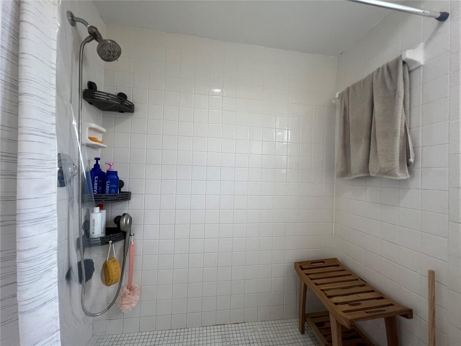 Image 16 of 25 For 465 Boxwood Court