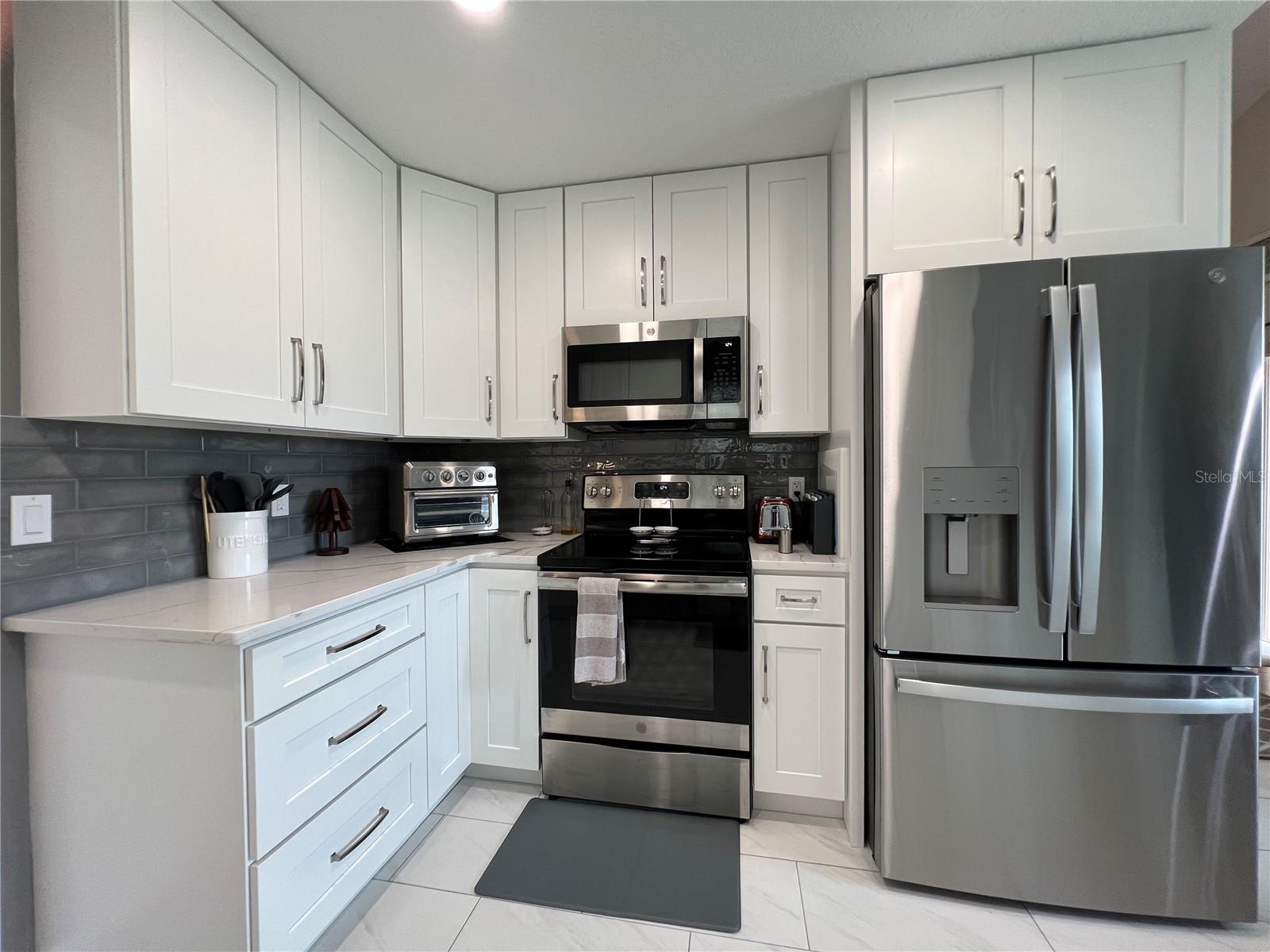 Image 3 of 25 For 465 Boxwood Court