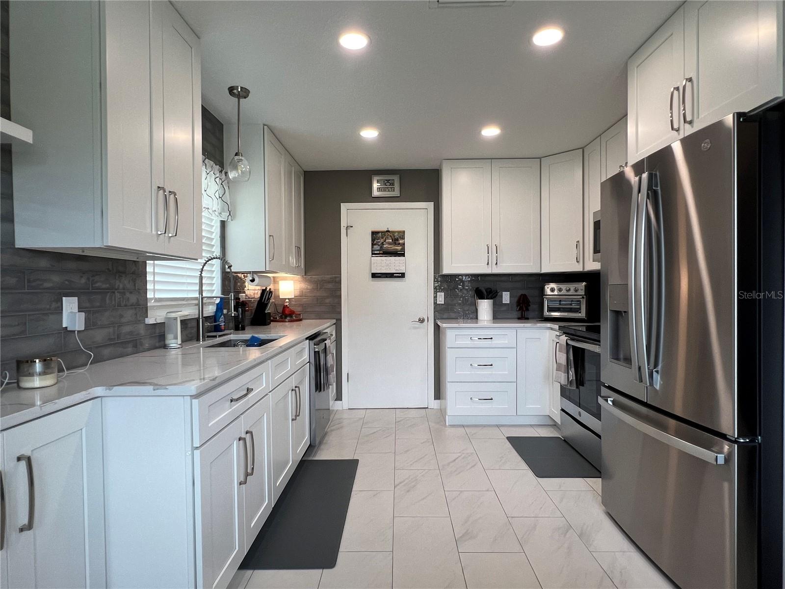 Image 4 of 25 For 465 Boxwood Court