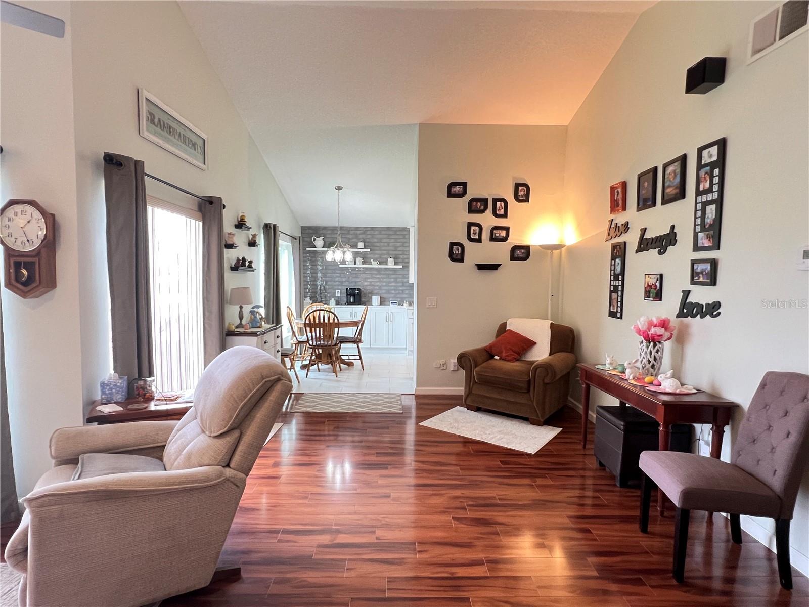 Image 9 of 25 For 465 Boxwood Court