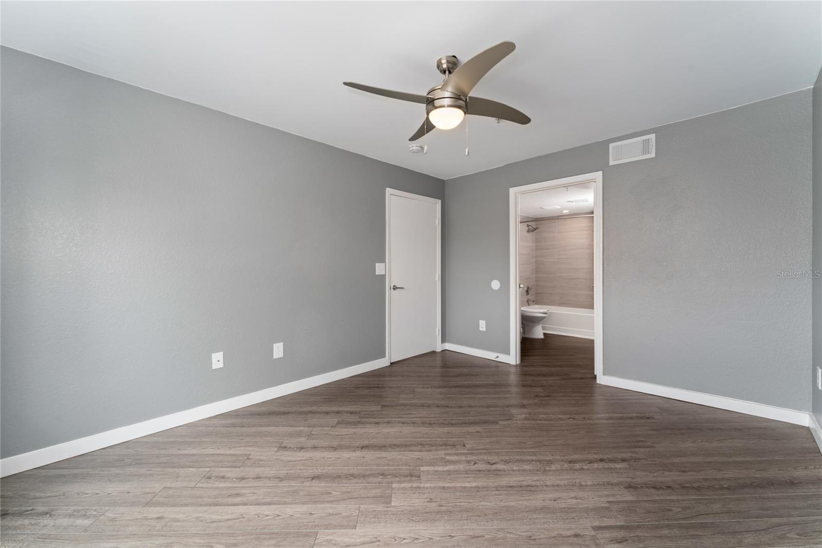 Image 15 of 41 For 2203 Key West Court 422