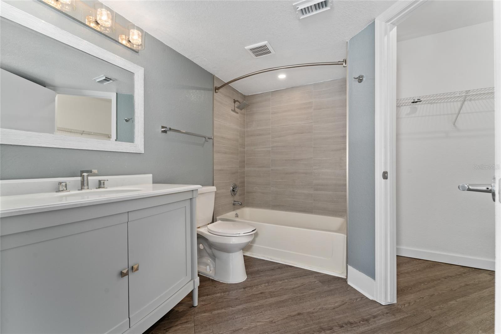 Image 16 of 41 For 2203 Key West Court 422