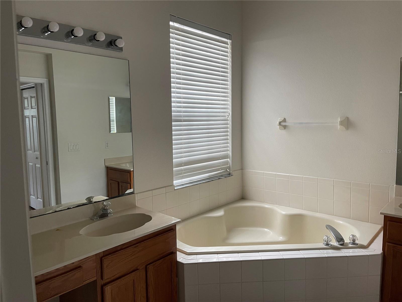 Image 9 of 19 For 13442 Lake Turnberry Circle