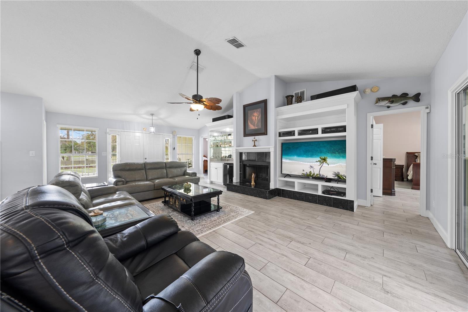 Image 16 of 69 For 6935 Big Bend Dr