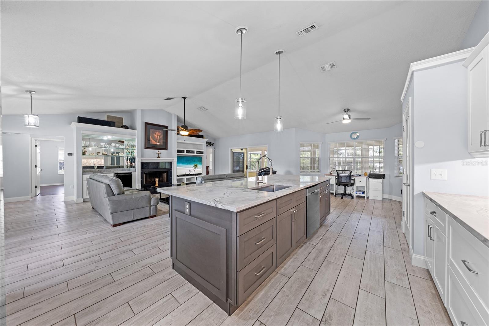 Image 22 of 69 For 6935 Big Bend Dr