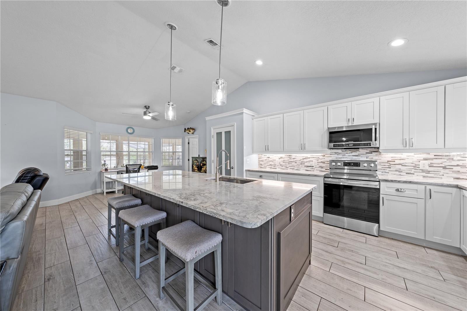 Image 24 of 69 For 6935 Big Bend Dr