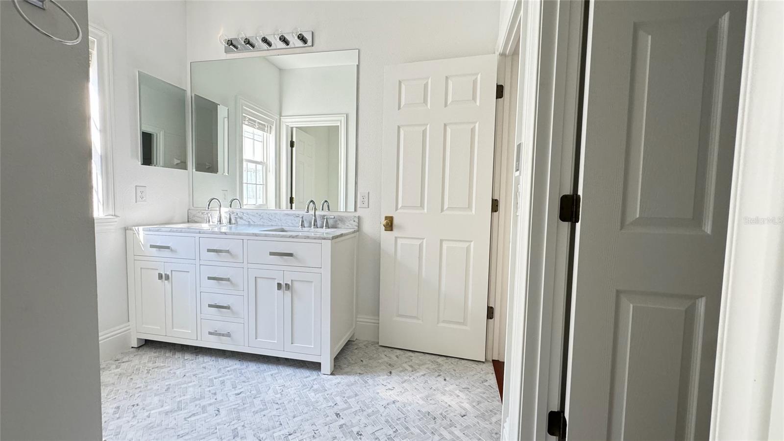 Image 10 of 47 For 1040 Nash Drive