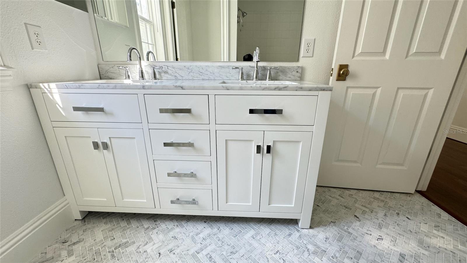 Image 11 of 47 For 1040 Nash Drive