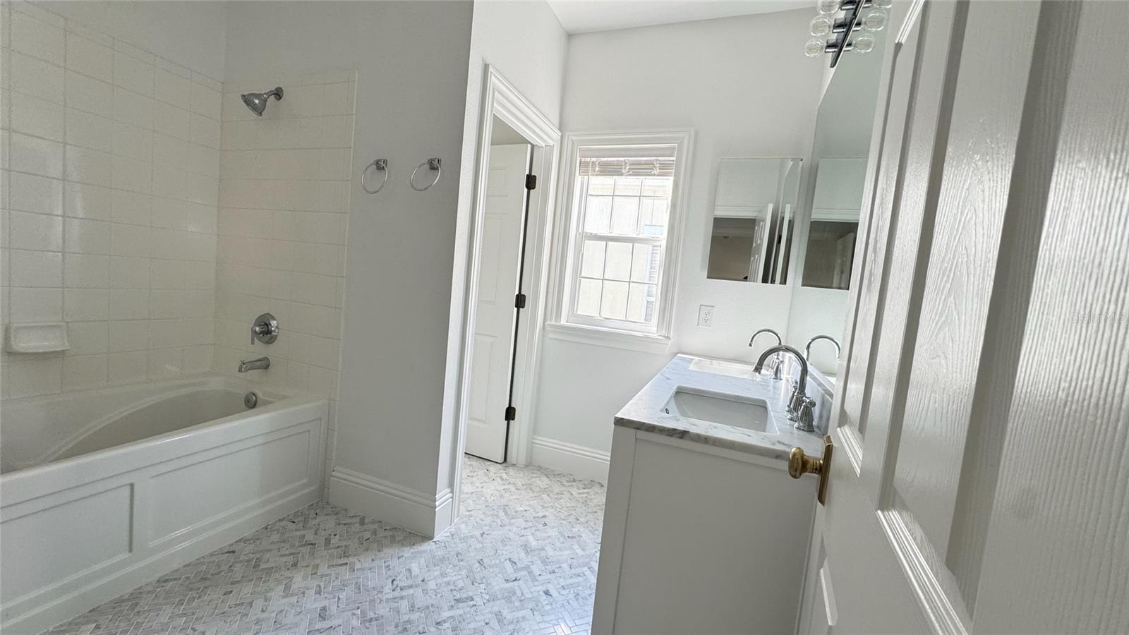 Image 9 of 47 For 1040 Nash Drive