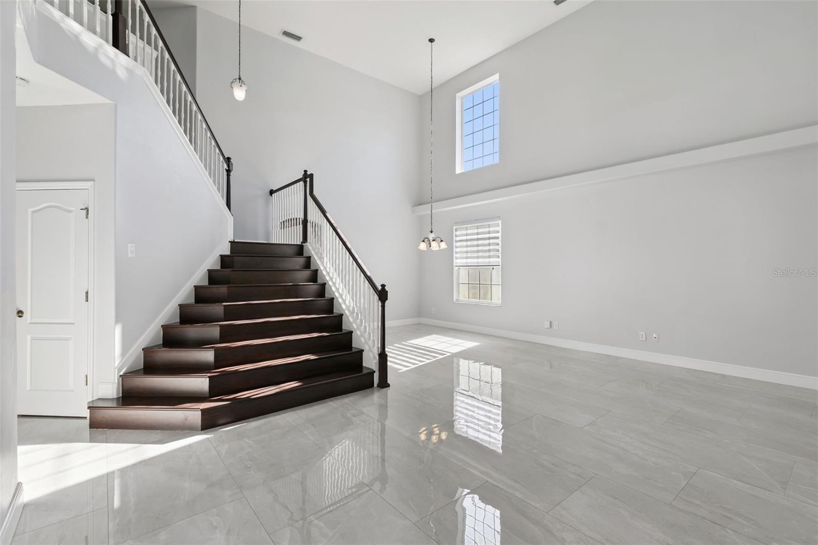 Image 10 of 53 For 272 Porchester Drive