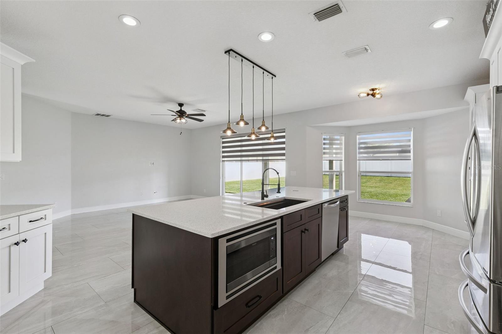 Image 14 of 53 For 272 Porchester Drive