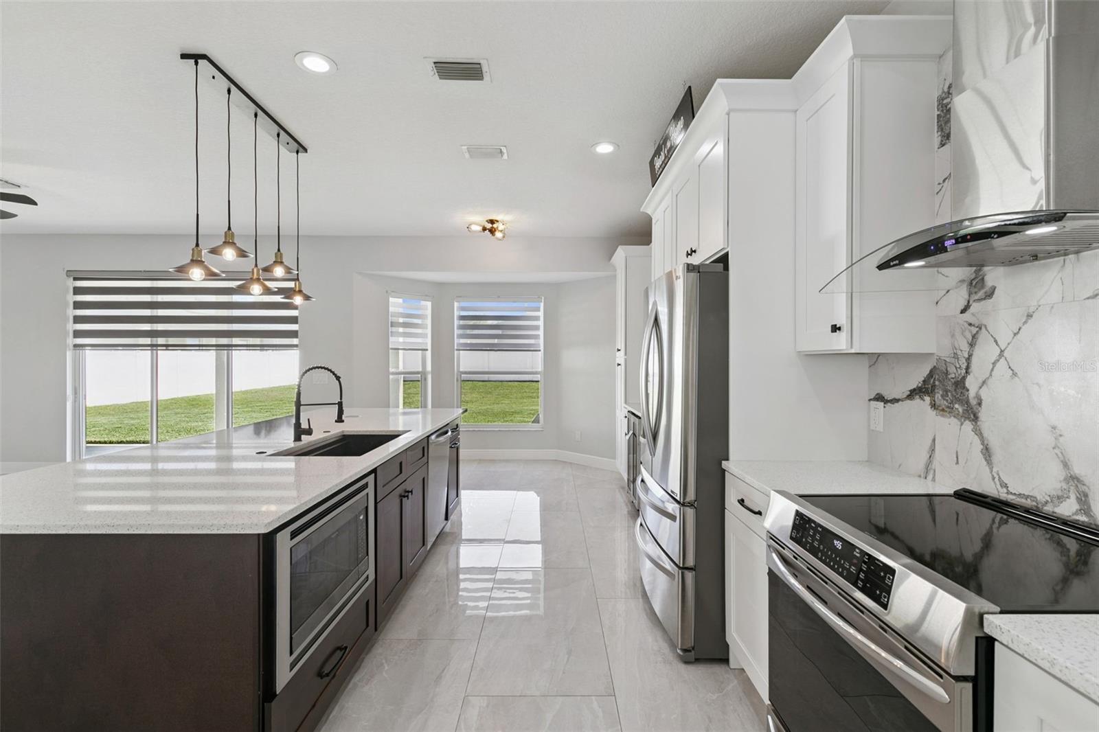 Image 15 of 53 For 272 Porchester Drive