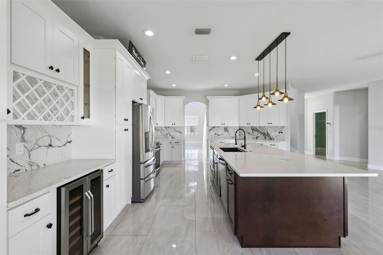 Image 16 of 53 For 272 Porchester Drive