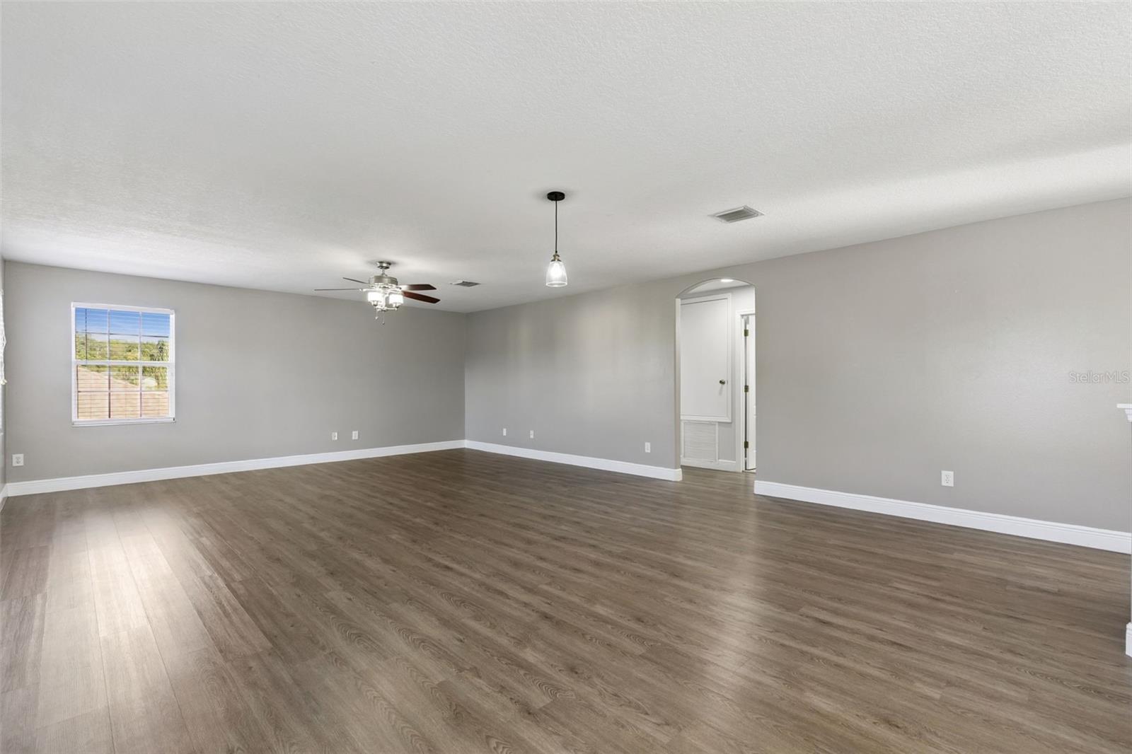 Image 20 of 53 For 272 Porchester Drive