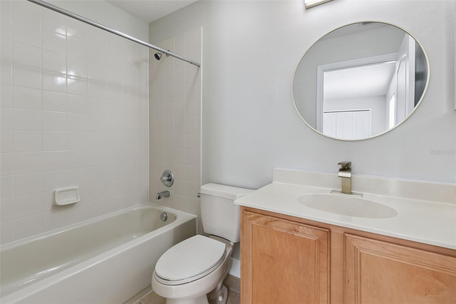 Image 21 of 53 For 272 Porchester Drive