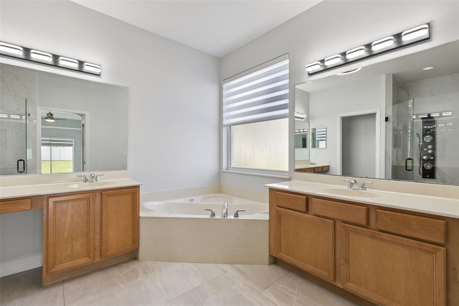 Image 27 of 53 For 272 Porchester Drive