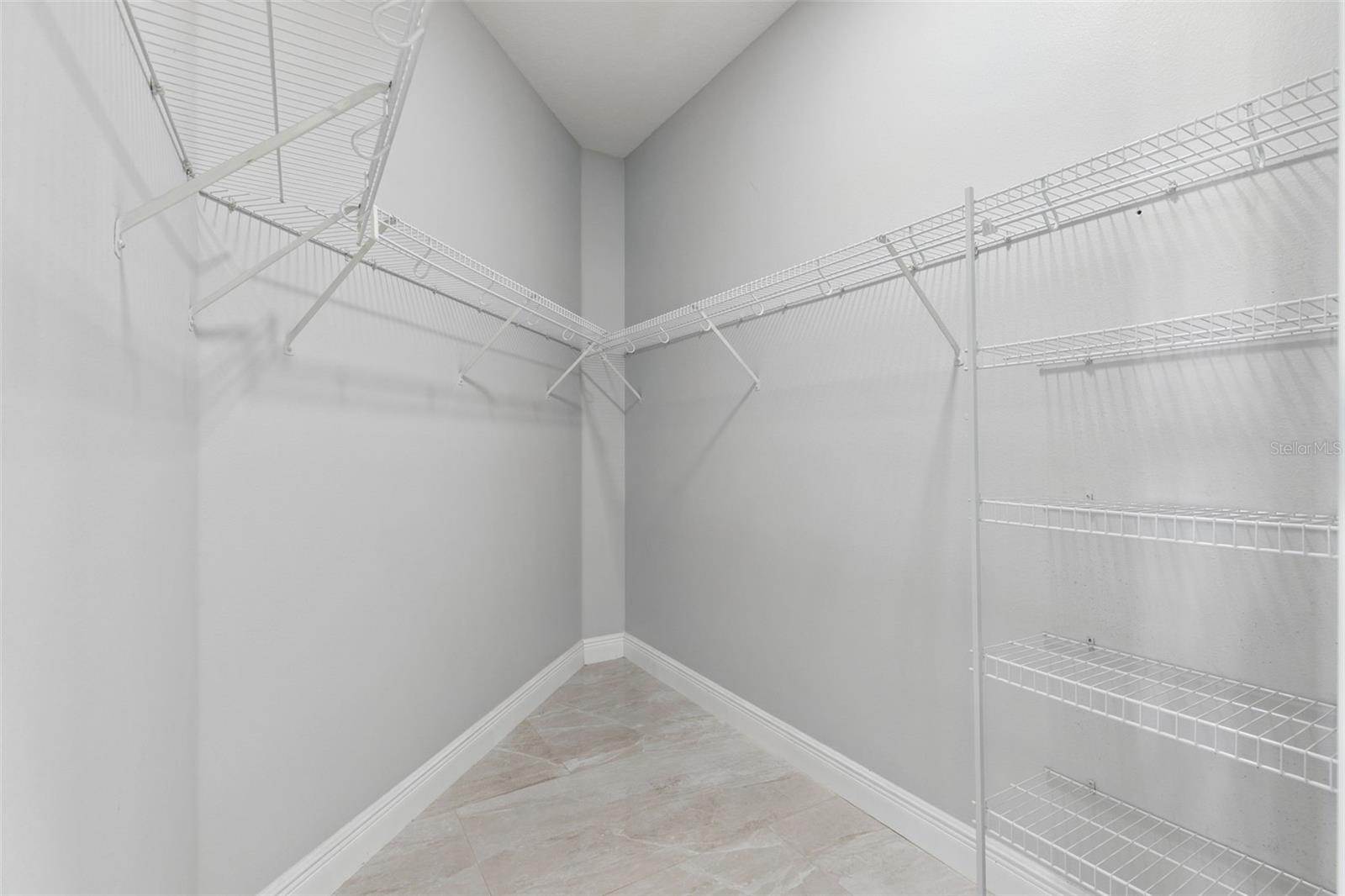 Image 28 of 53 For 272 Porchester Drive