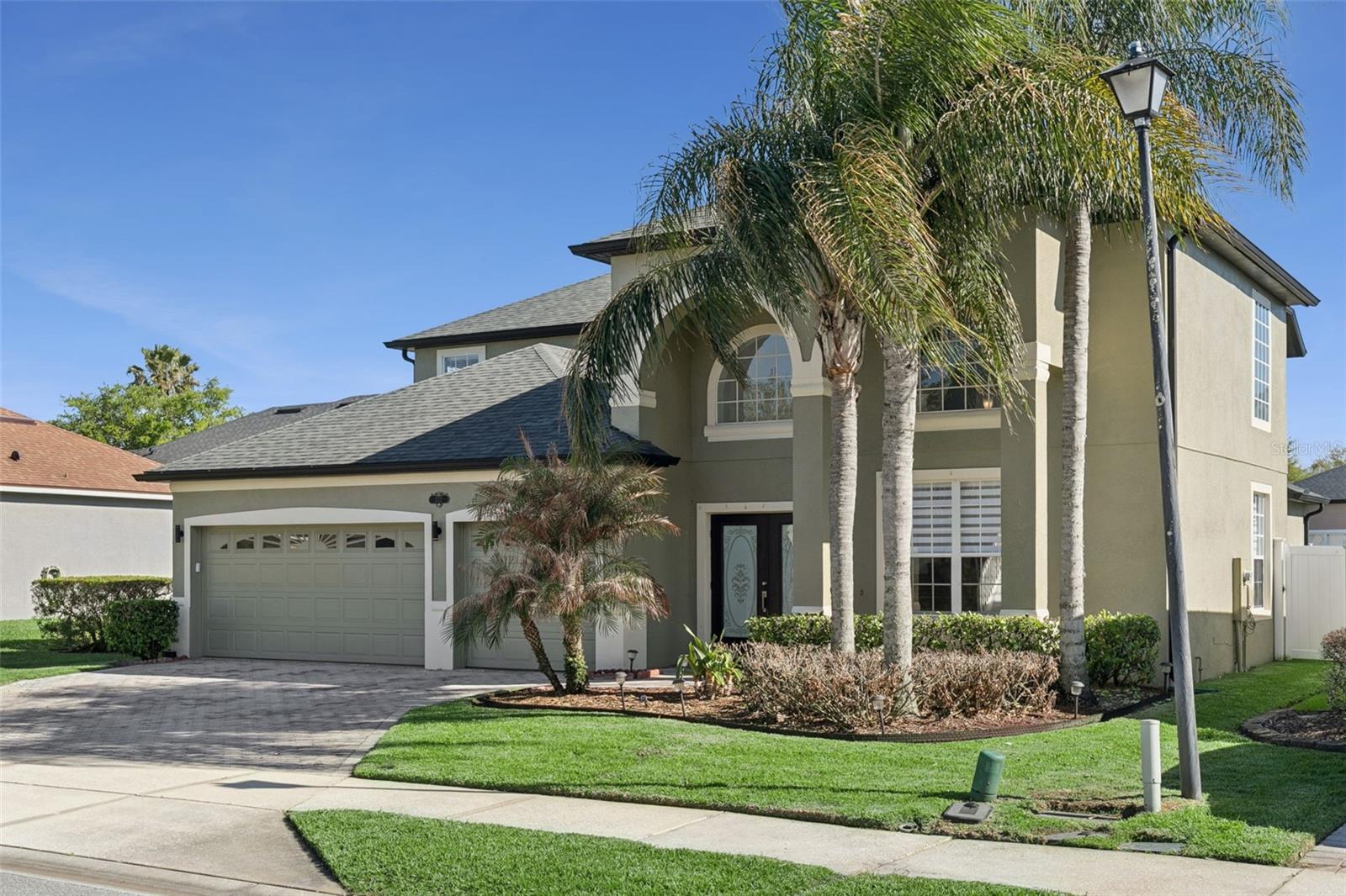 Image 3 of 53 For 272 Porchester Drive