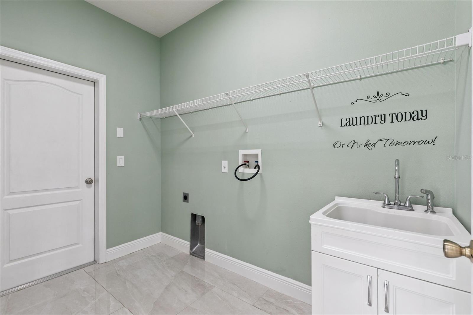 Image 31 of 53 For 272 Porchester Drive