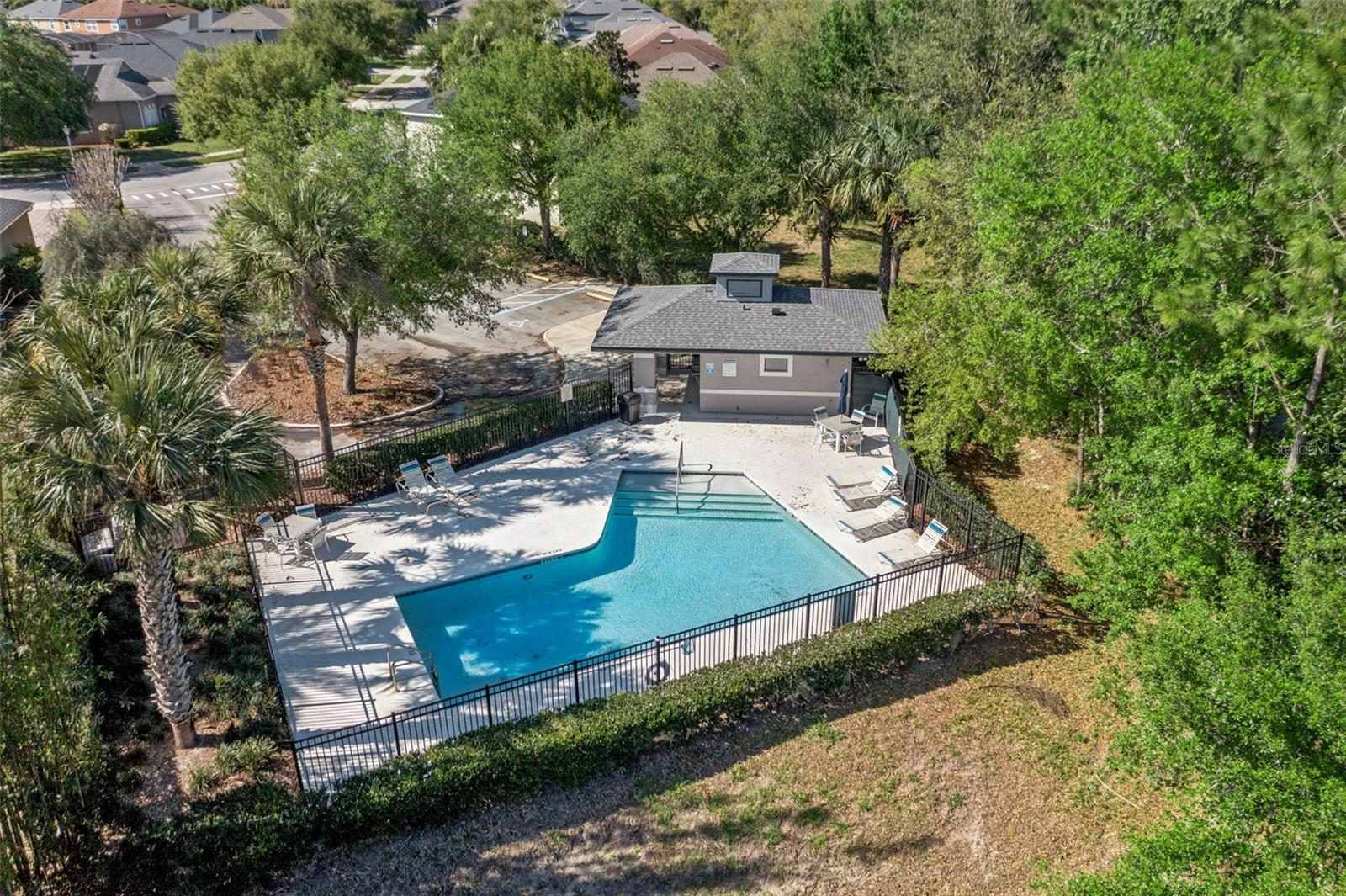 Image 50 of 53 For 272 Porchester Drive