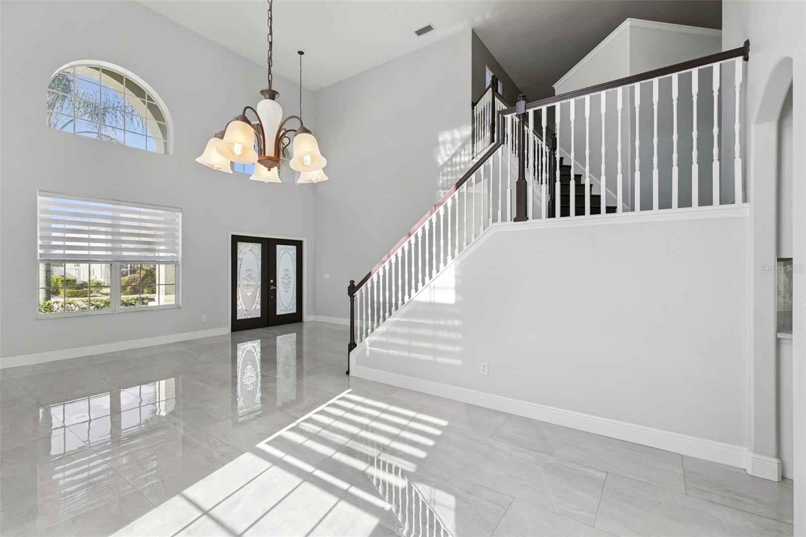 Image 6 of 53 For 272 Porchester Drive