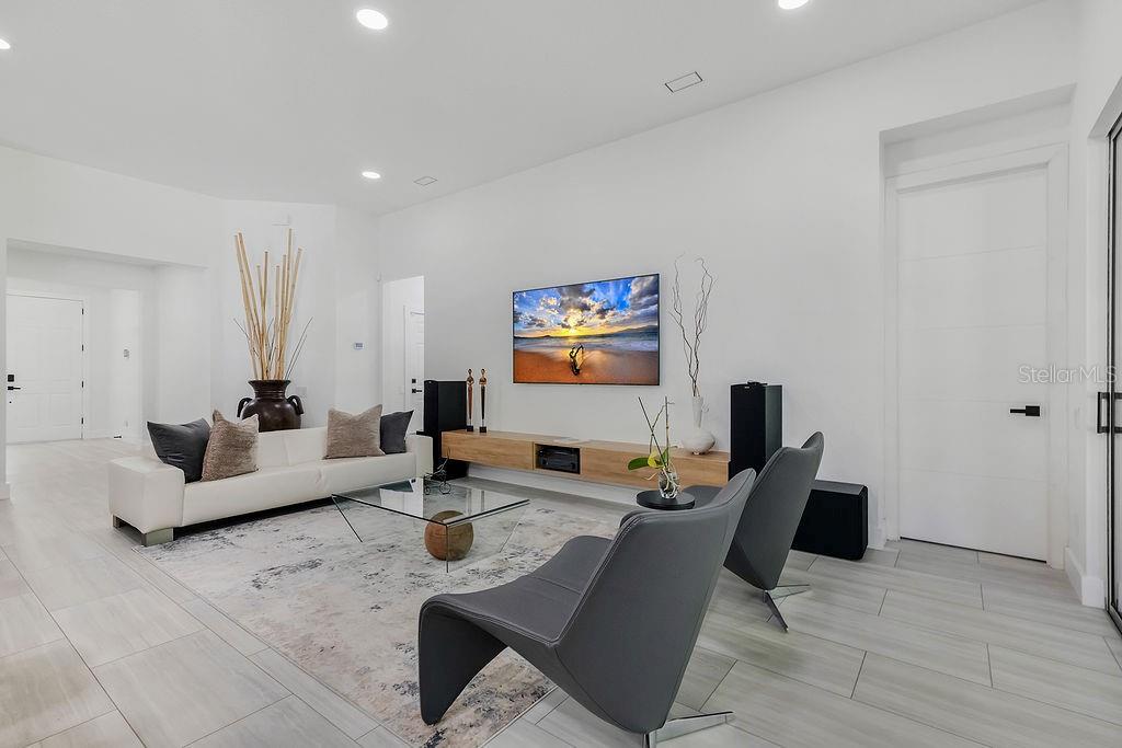 Image 8 of 43 For 7924 Brofield Avenue