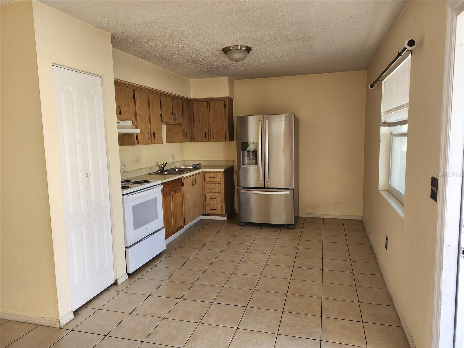 Image 3 of 11 For 736 Michigan Court 4