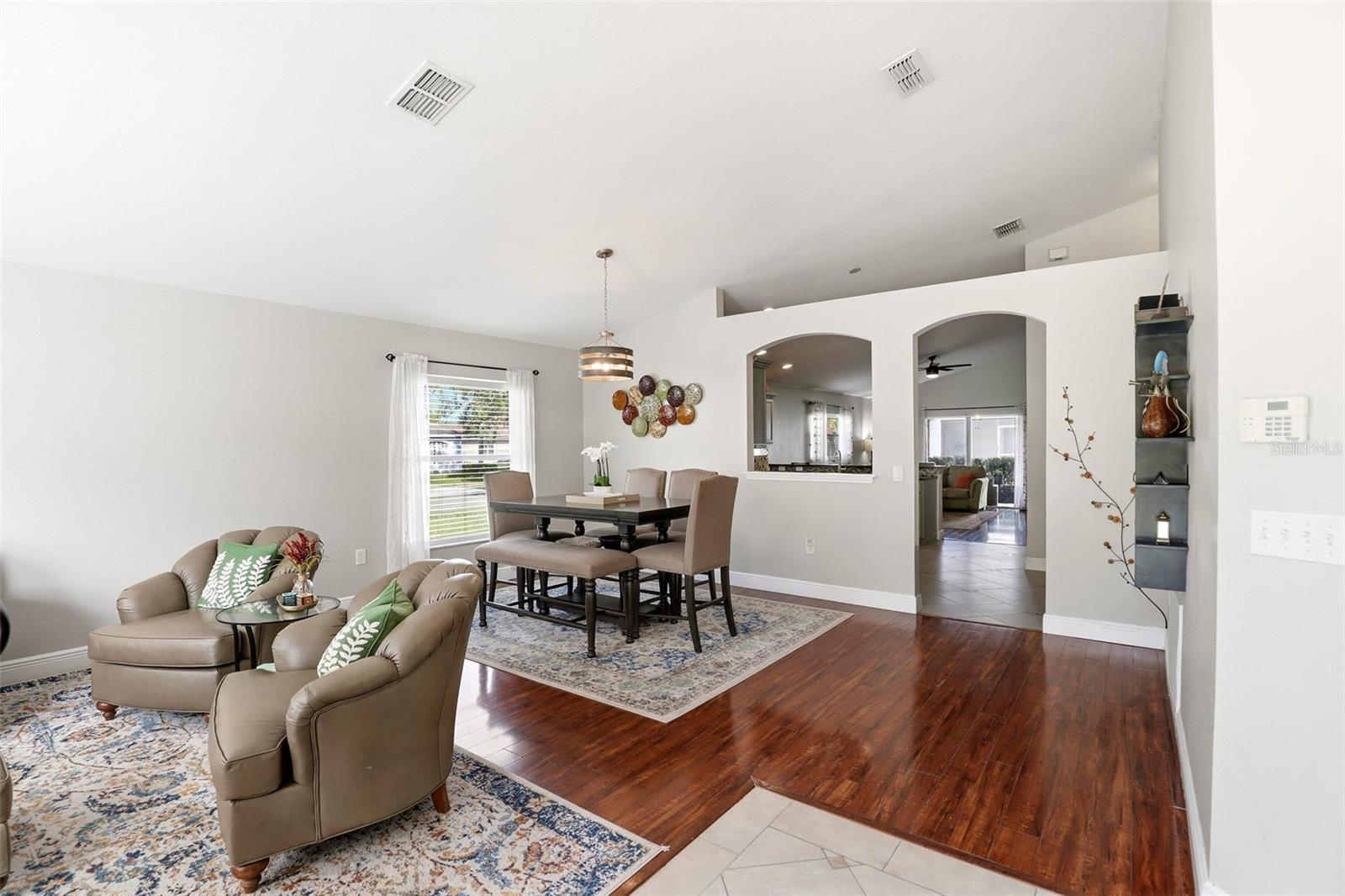 Image 12 of 59 For 2501 Balmoral Dr