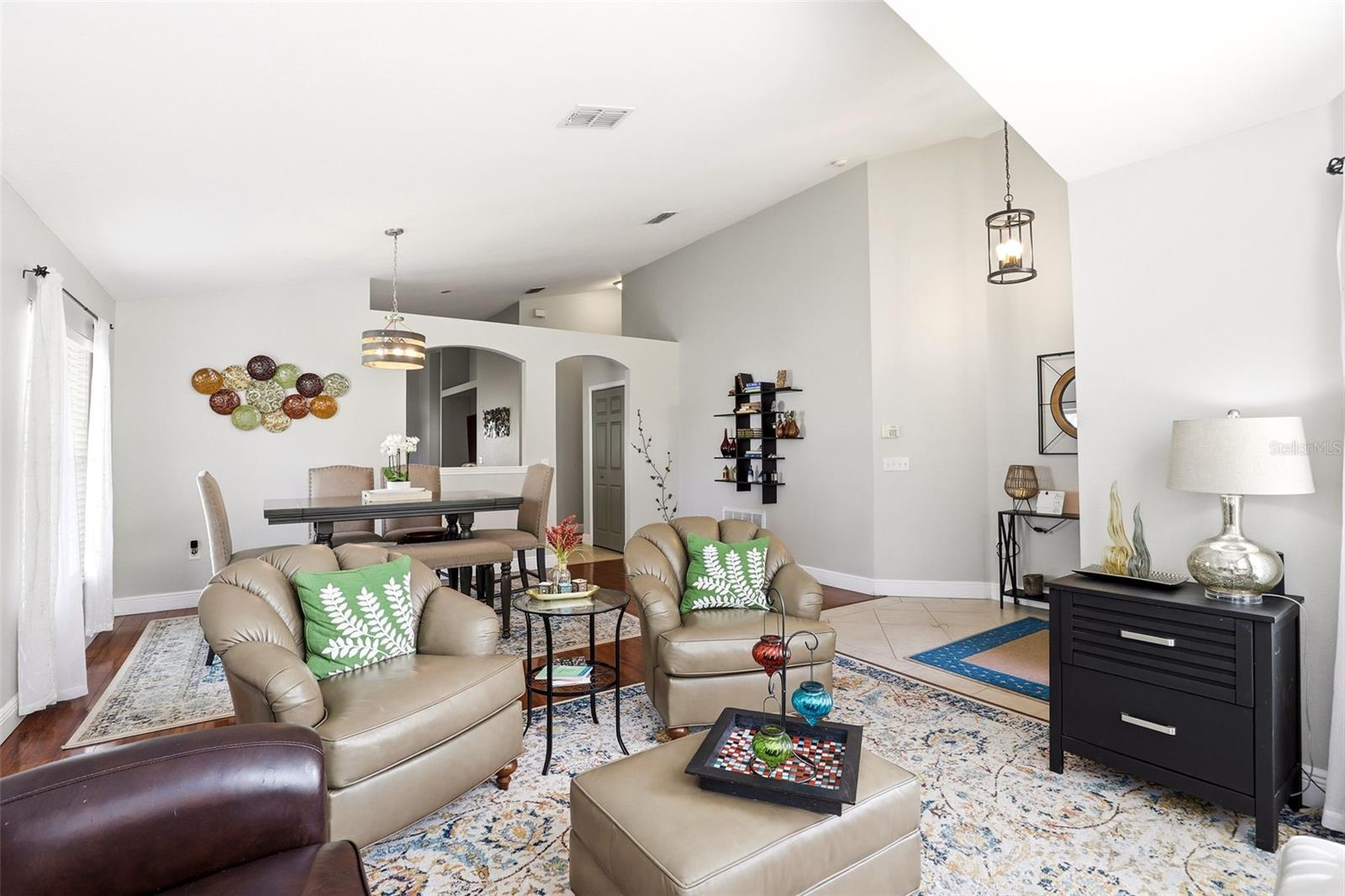 Image 13 of 59 For 2501 Balmoral Dr