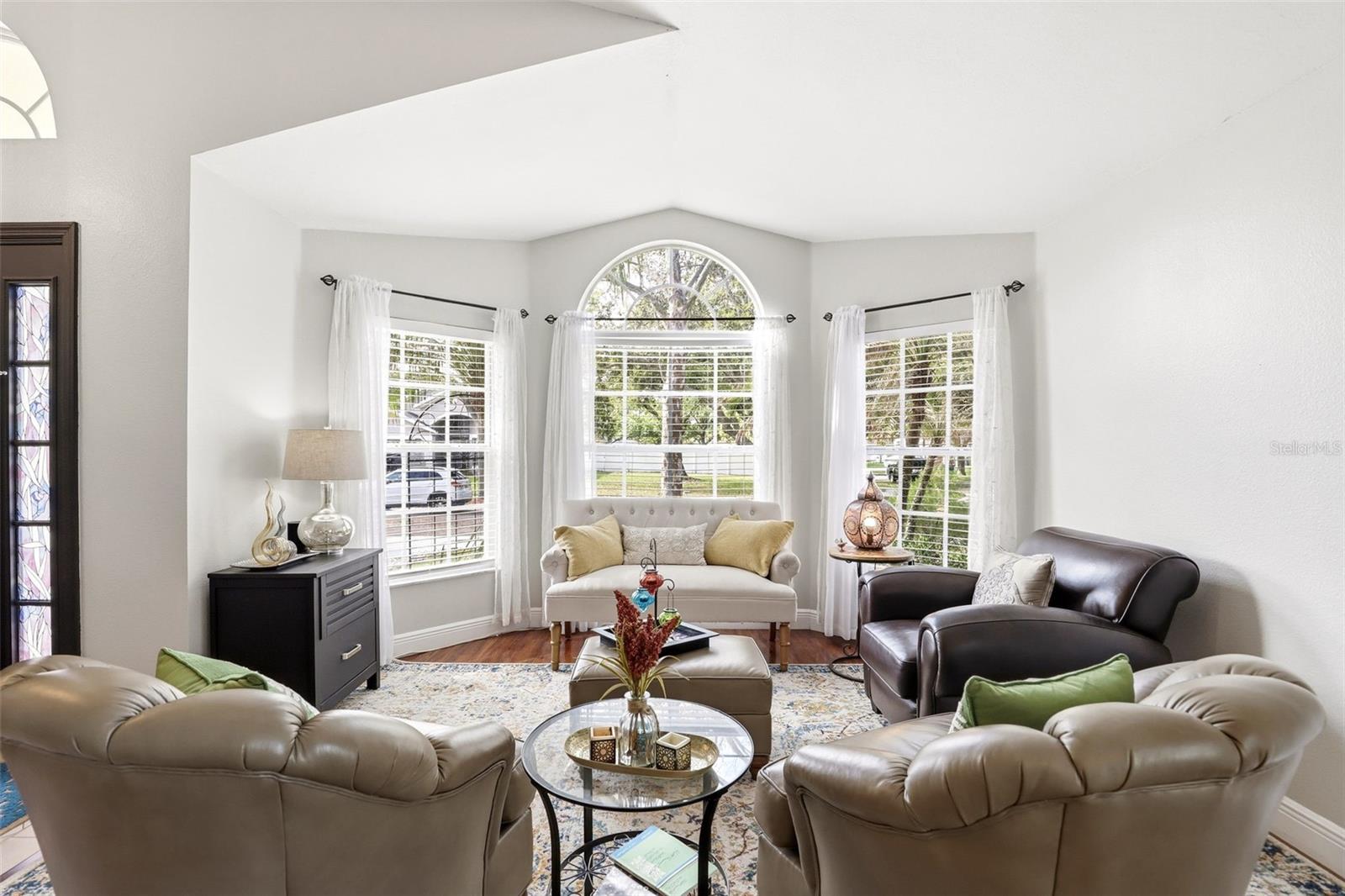 Image 14 of 59 For 2501 Balmoral Dr