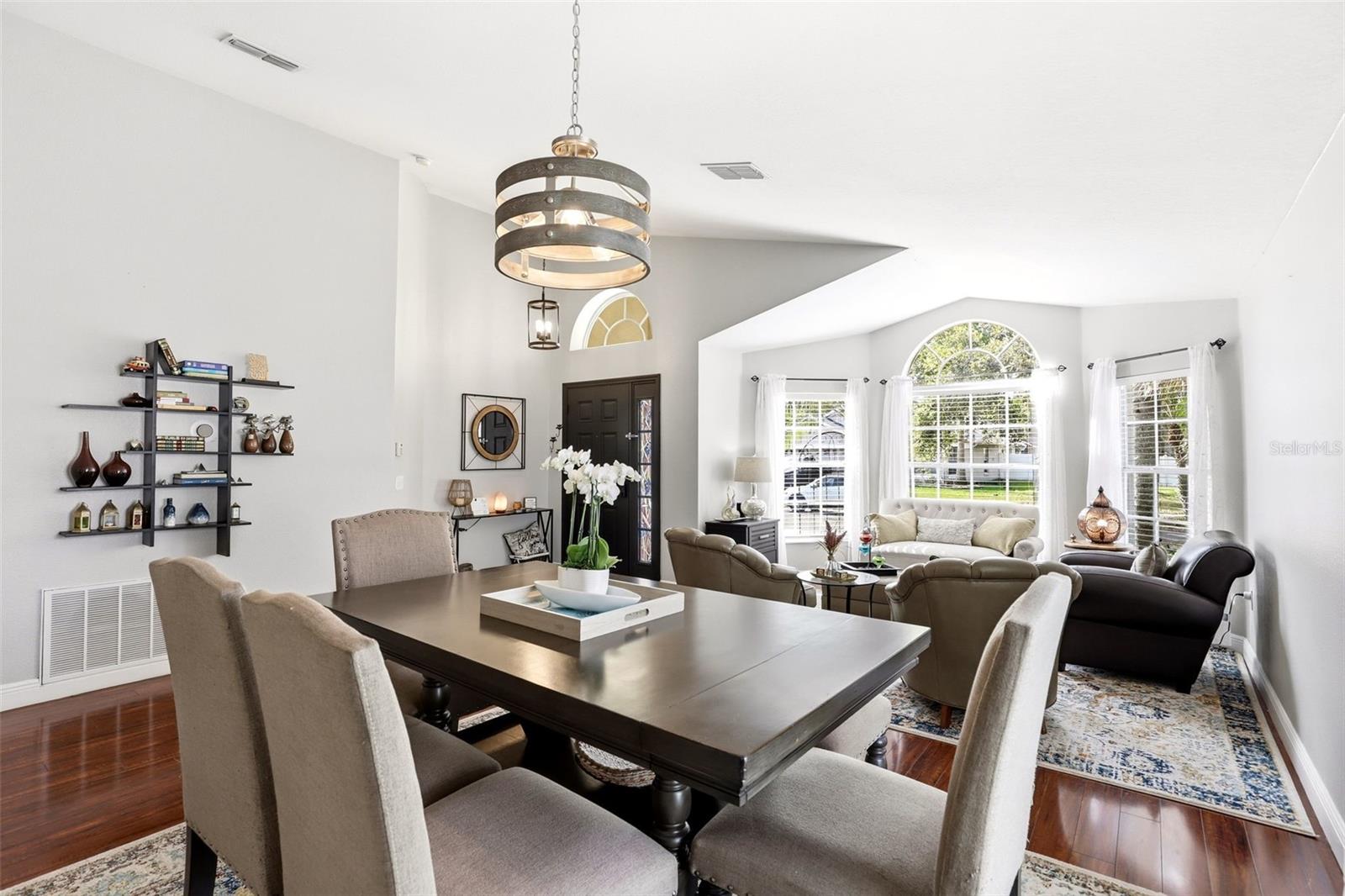 Image 16 of 59 For 2501 Balmoral Dr