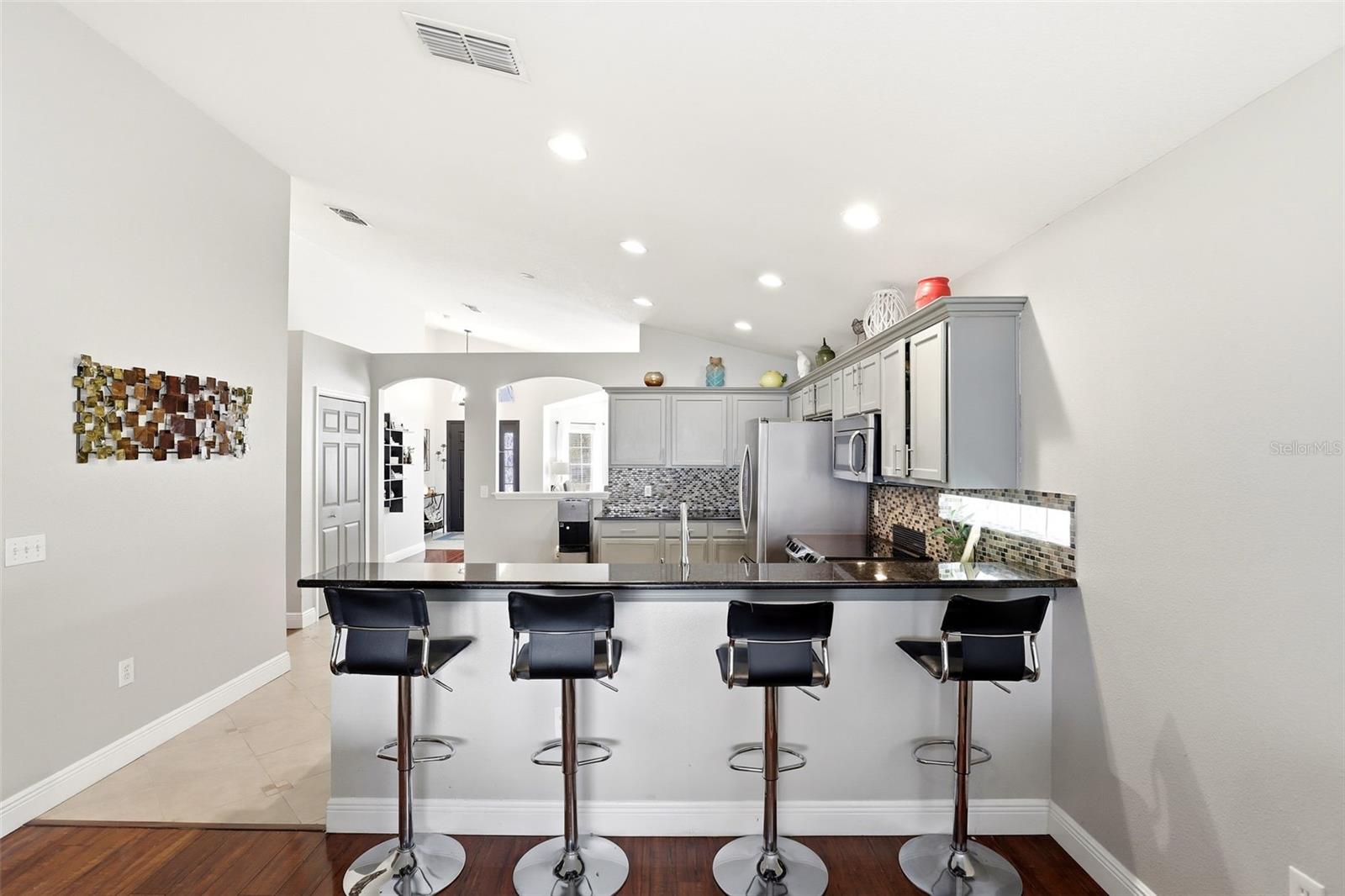 Image 18 of 59 For 2501 Balmoral Dr