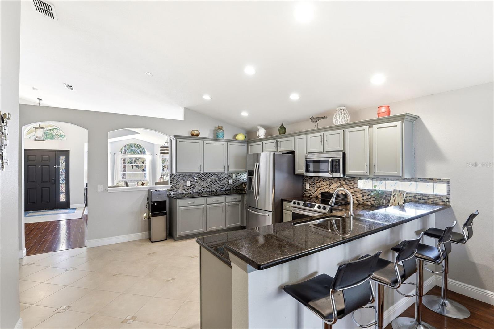 Image 19 of 59 For 2501 Balmoral Dr