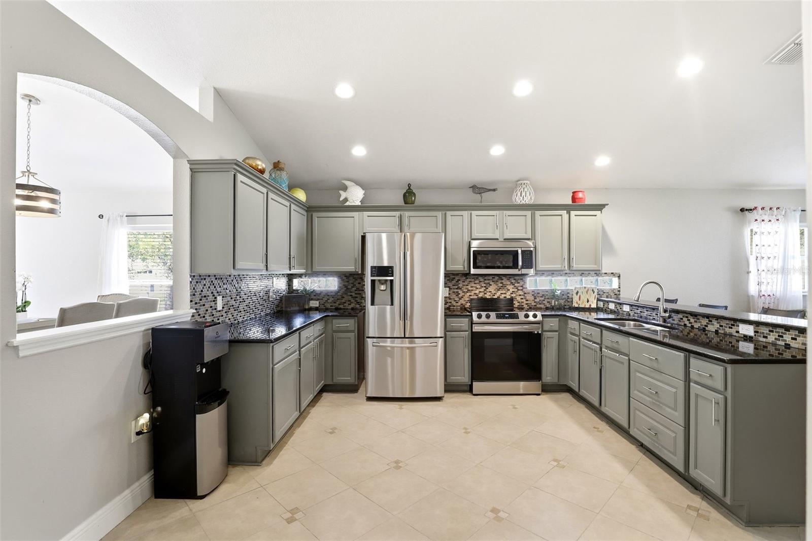 Image 20 of 59 For 2501 Balmoral Dr