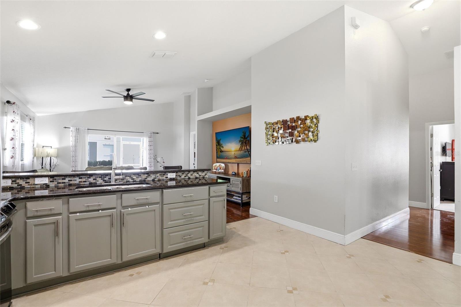 Image 22 of 59 For 2501 Balmoral Dr