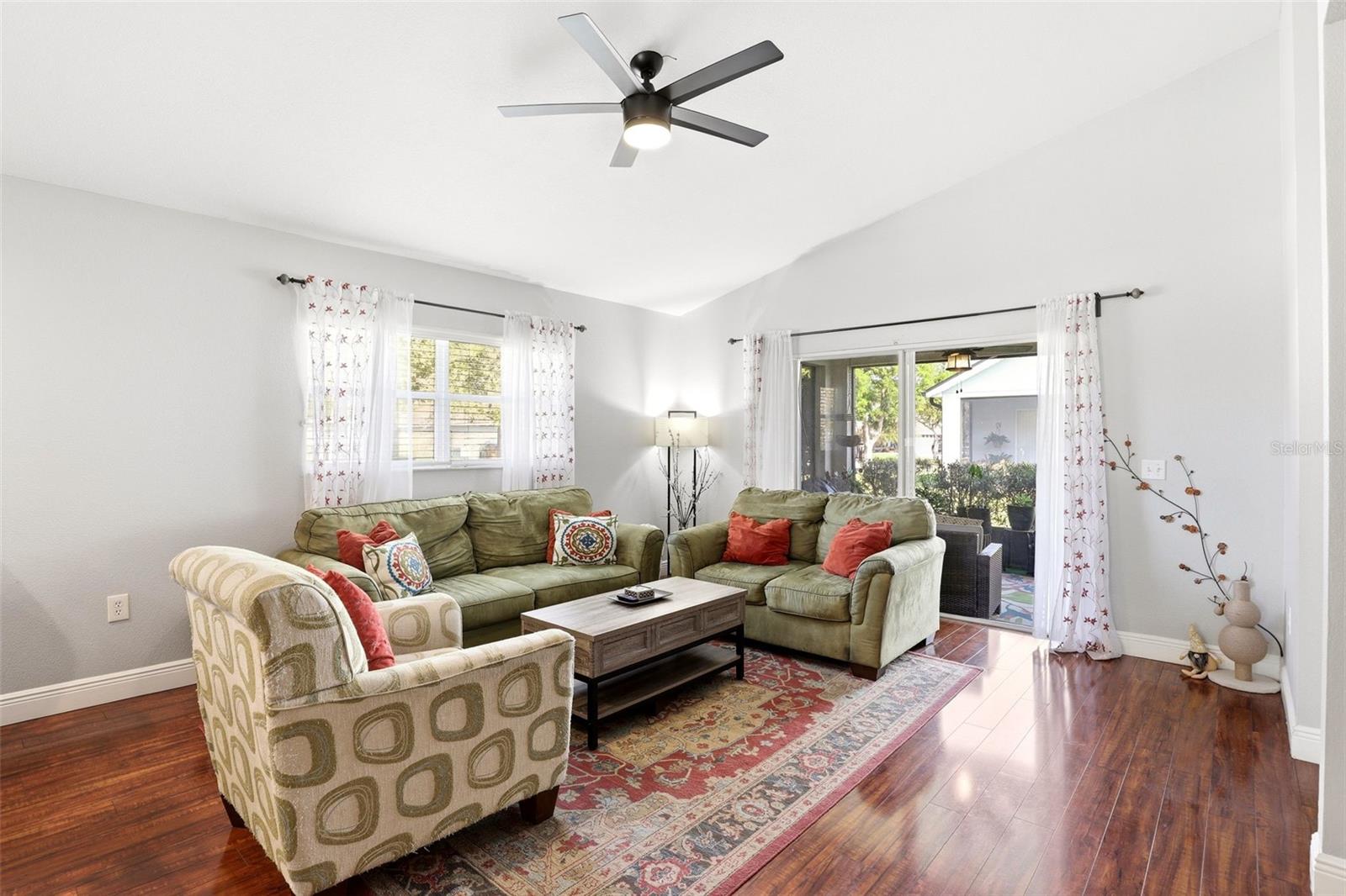 Image 23 of 59 For 2501 Balmoral Dr