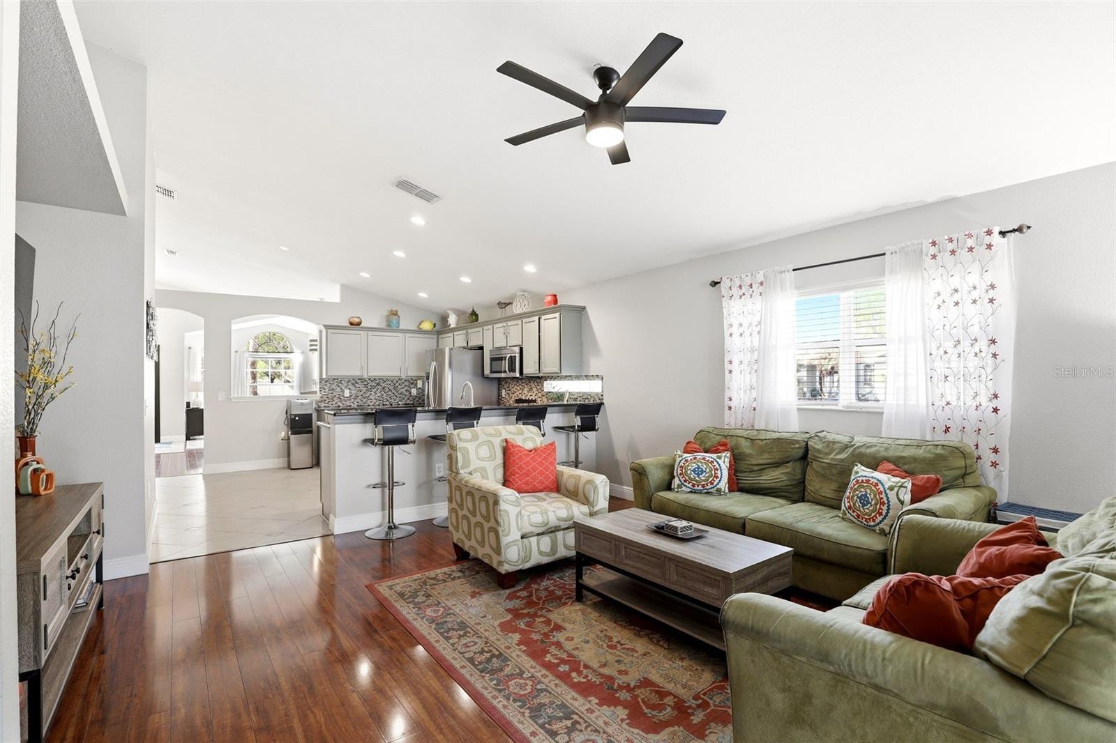 Image 26 of 59 For 2501 Balmoral Dr